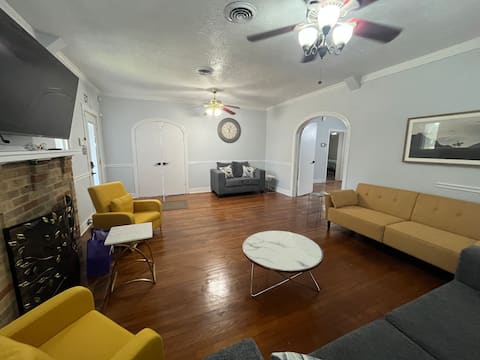 Top Airbnb: One story 3B/3B House@ Museum-District/Downtown in Museum Park