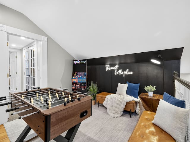 NEW Harvard Square Haven | Rooftop + Game Room gallery image 4