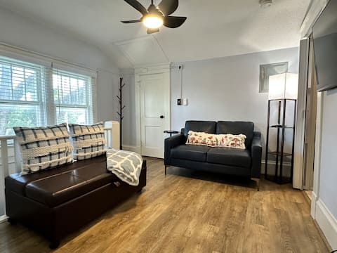 Top performing Airbnb: Upstairs Apt - 1924 Craftsman in Historic Downtown in Lake Eola Heights