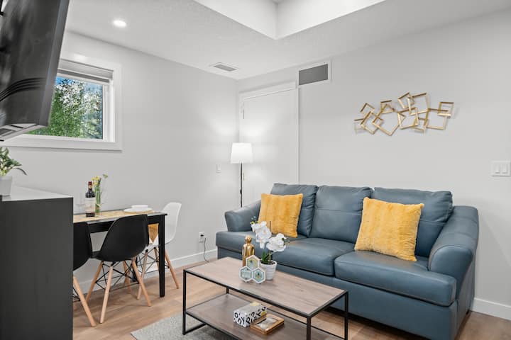 נוחות רב - תכליתית במיטבה: להירגע עם הספה הנפתחת בגודל קווין סייז.