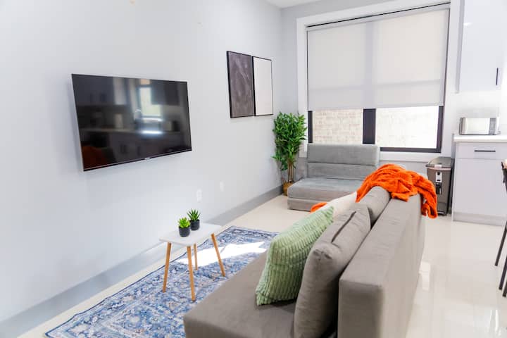 Modern 1br W/ Indoor Parking • Quick Access To Nyc - Manhattan, NY