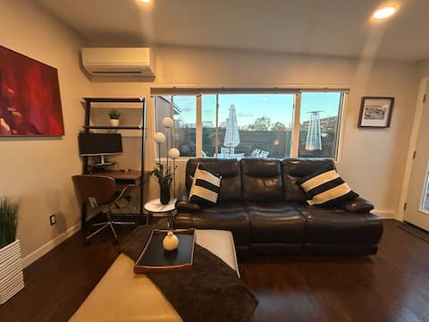 Popular Airbnb listing: Modern En-Suite | Private Entrance | Central S. D. in Serra Mesa