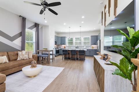 Top performing Airbnb: 3BR Mid-Century Modern Luxe Getaway in Charlotte / Concord / Gastonia