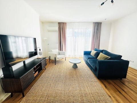 Successful Airbnb property: 22 m² rooftop terrace near AKH | Quiet & central in Währing