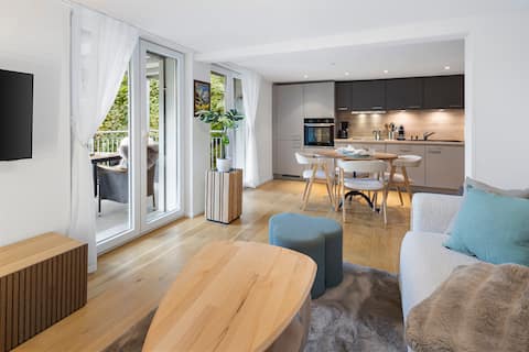 Top Airbnb: Modern apartment with balcony & parking/near lake in St. Gallen