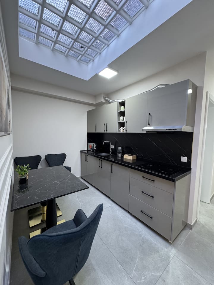 Schönes Appartment In Rheinnähe Mit 3 Zimmern - Bonn