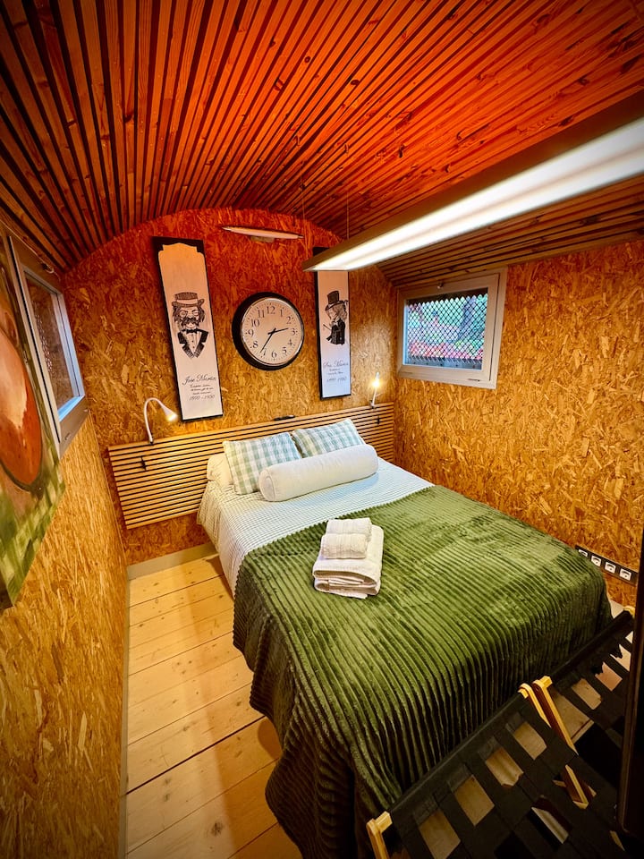 Muhtasari wa chumba cha kulala
Starehe, joto na uzuri wa kipekee - kila kipengele cha gari limeundwa kukufanya ujisikie katika wakati tofauti