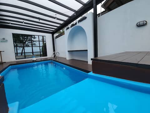 Premium Beachfront- Sea Glass Villa w private pool