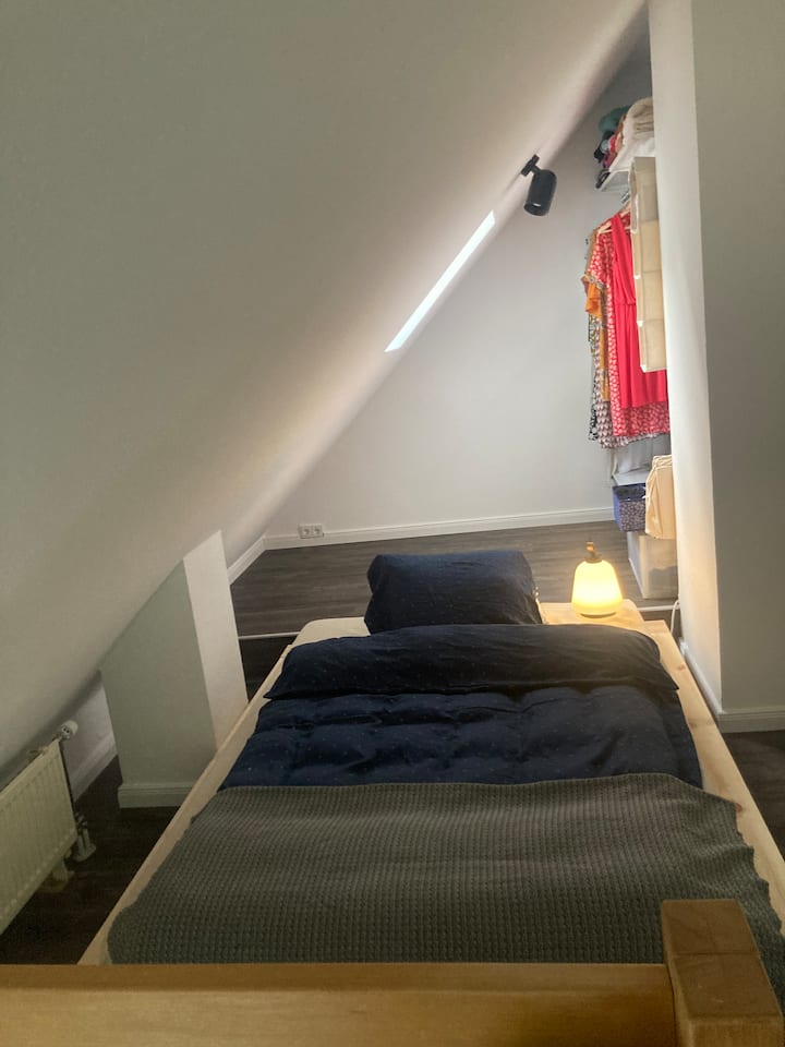Friedliche Dachgeschosswohnung, Fast Am Flussufer - Taufkirchen
