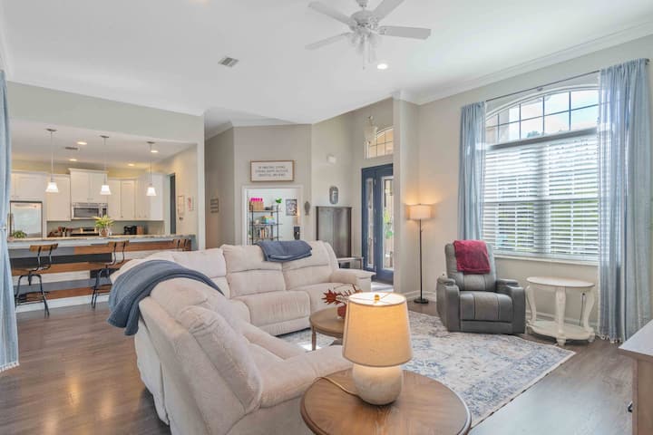 Cozy Oasis: Pool, Hot Tub, And Big Fenced Yard - North Port, FL