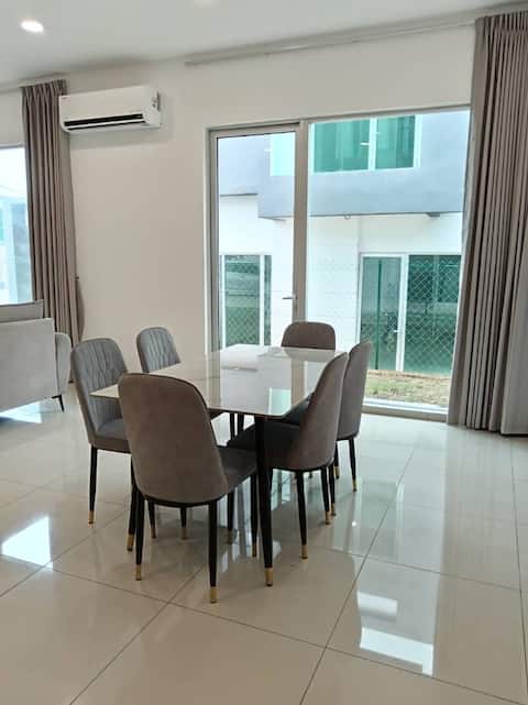 Clean house perfect for gatherings