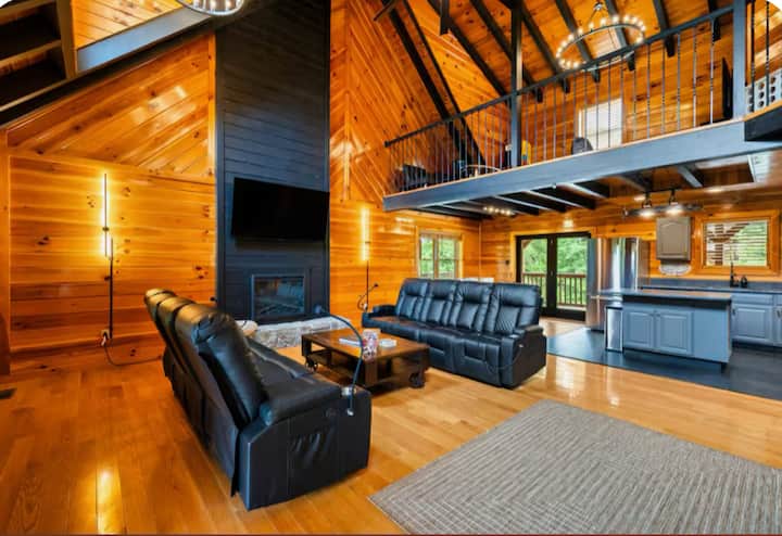 Porch Place Cabin | Rrg | Hot Tub | Game Room - Slade, KY