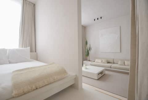 Top Airbnb: Luxurious stylish 1BR apartment with parking in Antwerpen