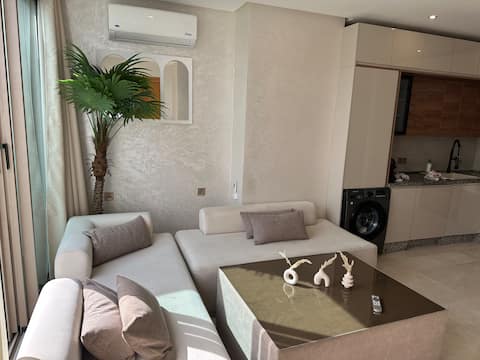 Popular Airbnb listing: Beautiful bright apartment with large terrace in Arrondissement De Sidi Belyout ⵜⴰⴳⵥⵥⵓⵎⵜ ⵏ ⵙⵉⴷⵉ ⴱⵍⵢⵓⵟ مقاطعة سيدي بليوط