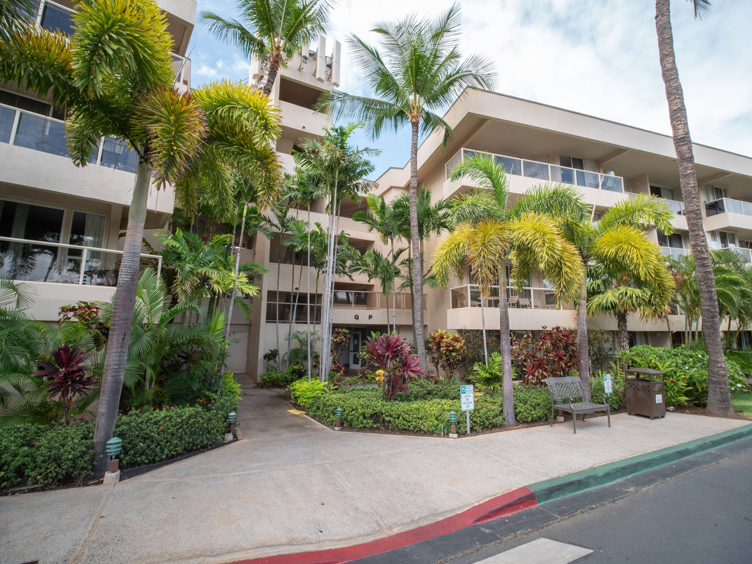 Cozy Hotel-Style Studio Room + Private Lanai w/AC - Image 10