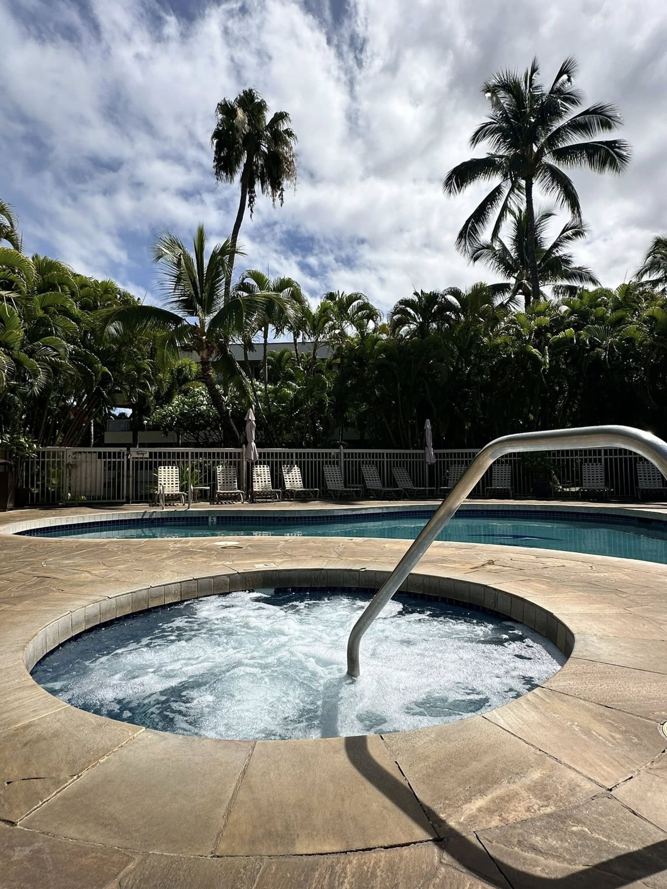 Cozy Hotel-Style Studio Room + Private Lanai w/AC - Image 17