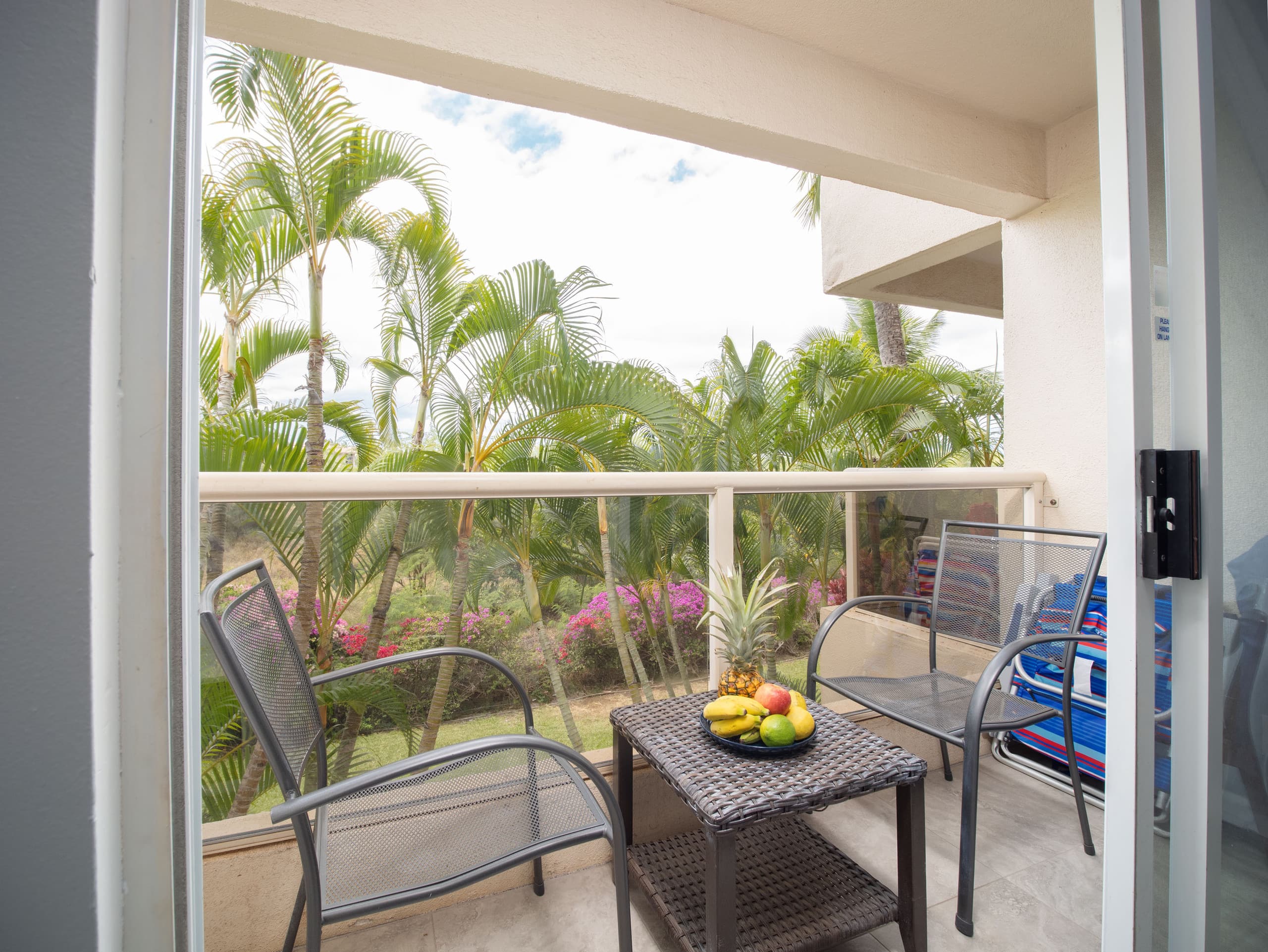 Cozy Hotel-Style Studio Room + Private Lanai w/AC - Image 8