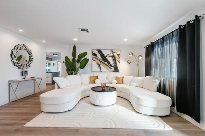 Mermaid House | Cool Pool Retreat In Palm Springs - Palm Springs, CA