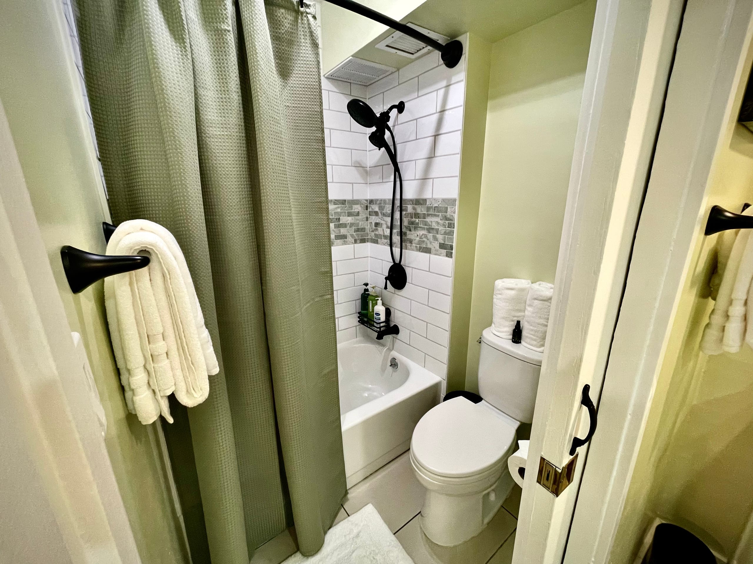 Condo in Kihei · ★5.0 · 1 bedroom · 2 beds · 1 bath - Image 13