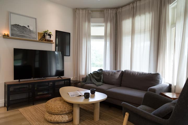 Stylish 3bd Downtown | Patio - Chatham-Kent