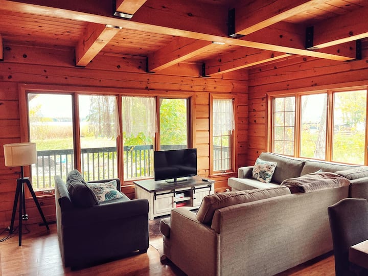 Cozy Pigeon Lake Cottage - Bobcaygeon
