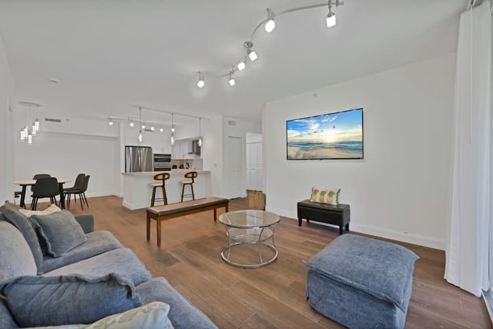 Stunning 3 Bedroom In Heart Of Aventura! - Aventura, FL