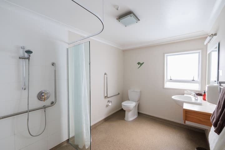 Spacious Room - Pukekohe Hill