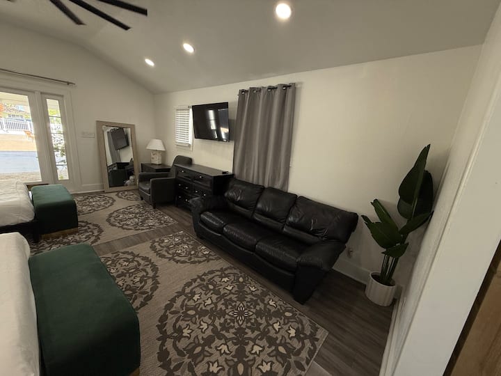Cozy Historic 2 Beds W/ Private Parking - Glendale, AZ