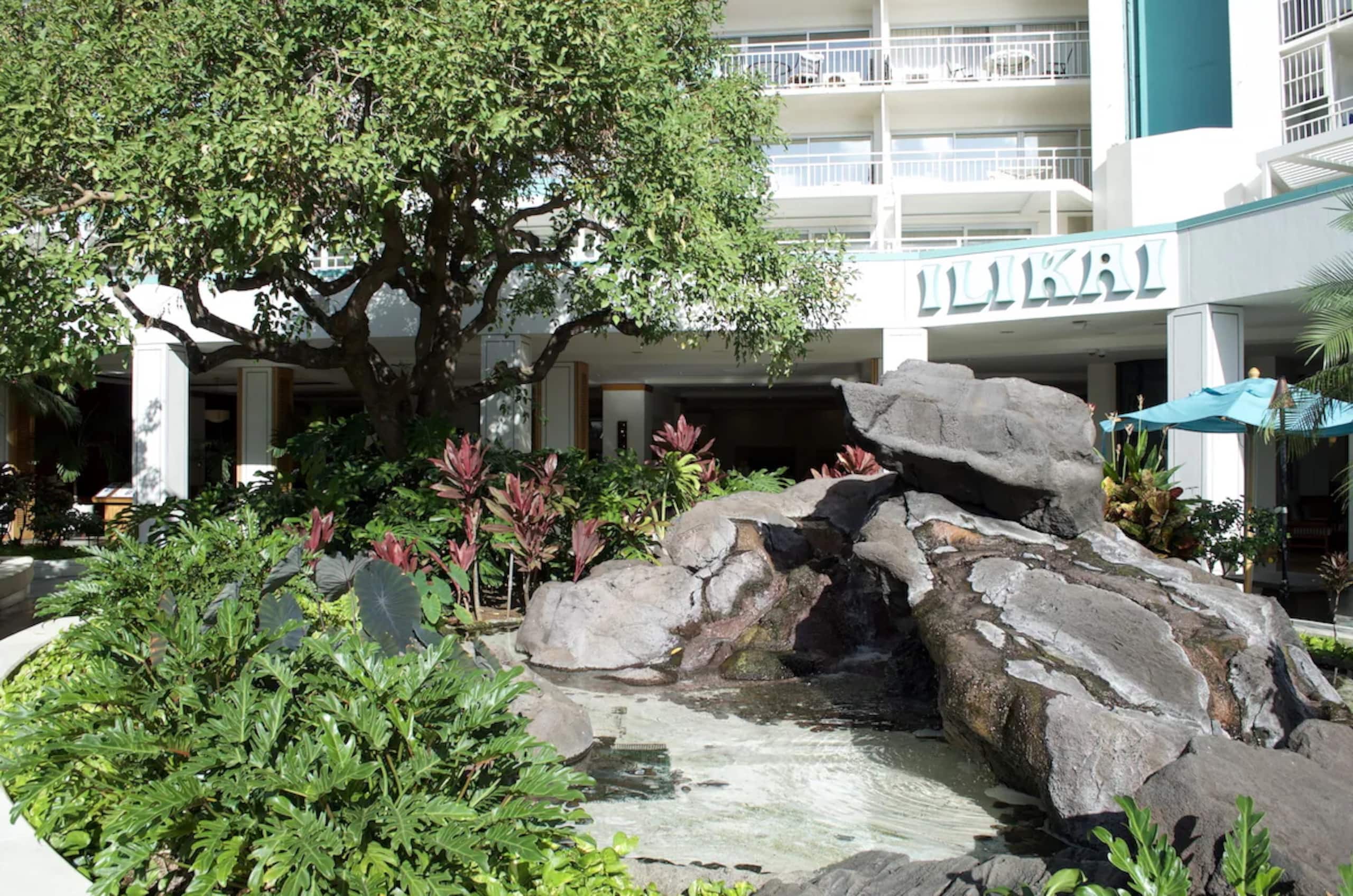 Condo in Honolulu · ★4.78 · 1 bedroom · 2 beds · 1 private bath - Image 10