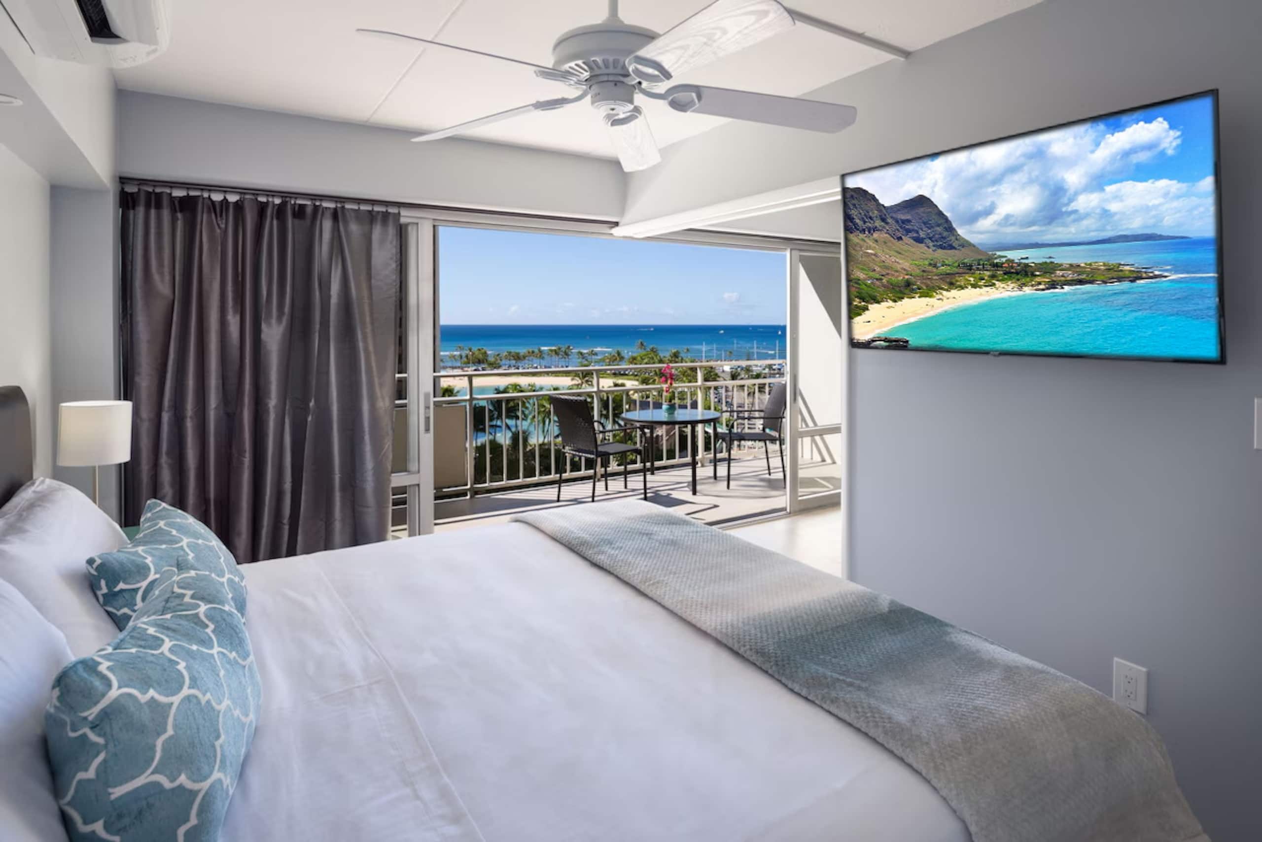 Condo in Honolulu · ★4.78 · 1 bedroom · 2 beds · 1 private bath - Image 5