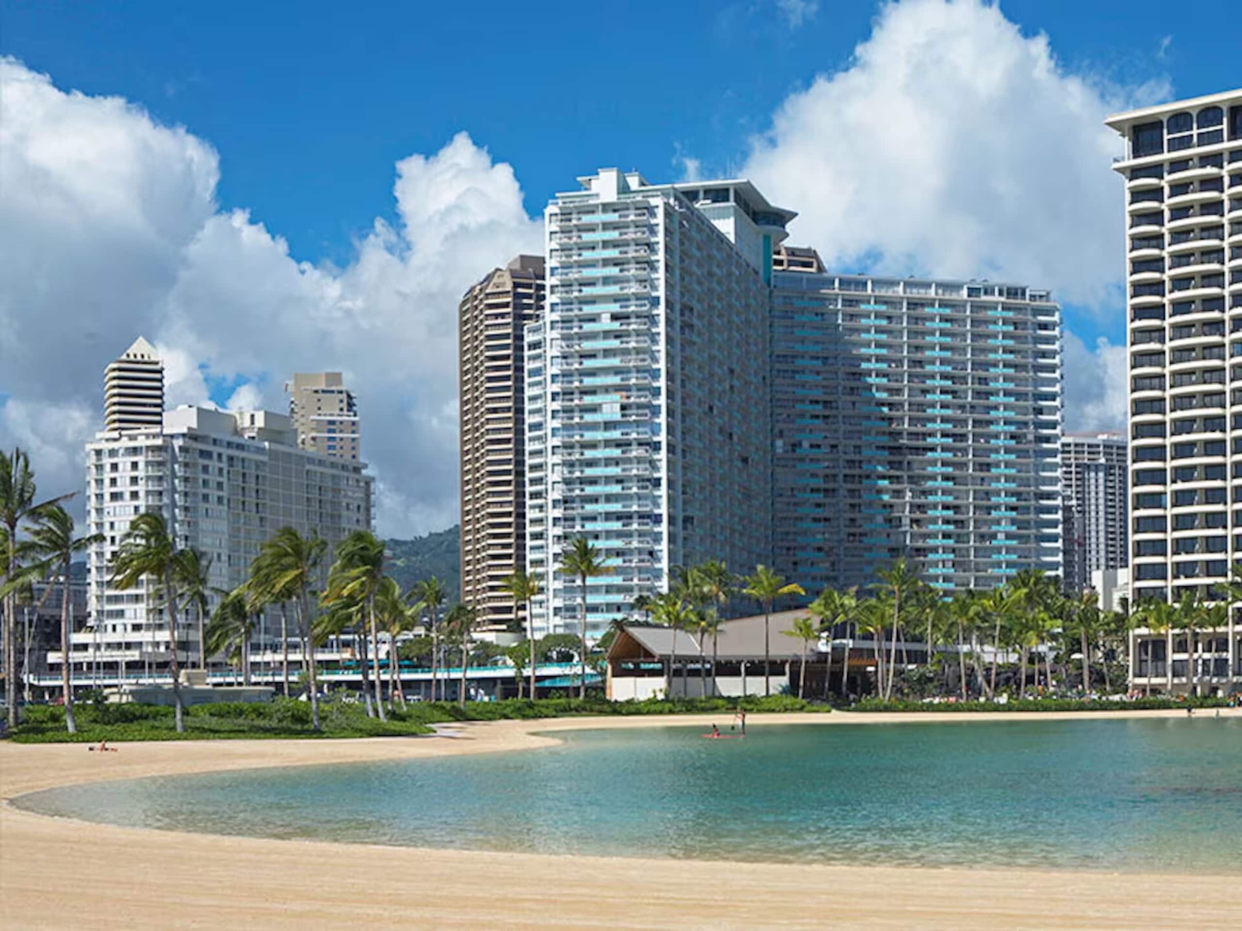 Condo in Honolulu · ★4.78 · 1 bedroom · 2 beds · 1 private bath - Image 14