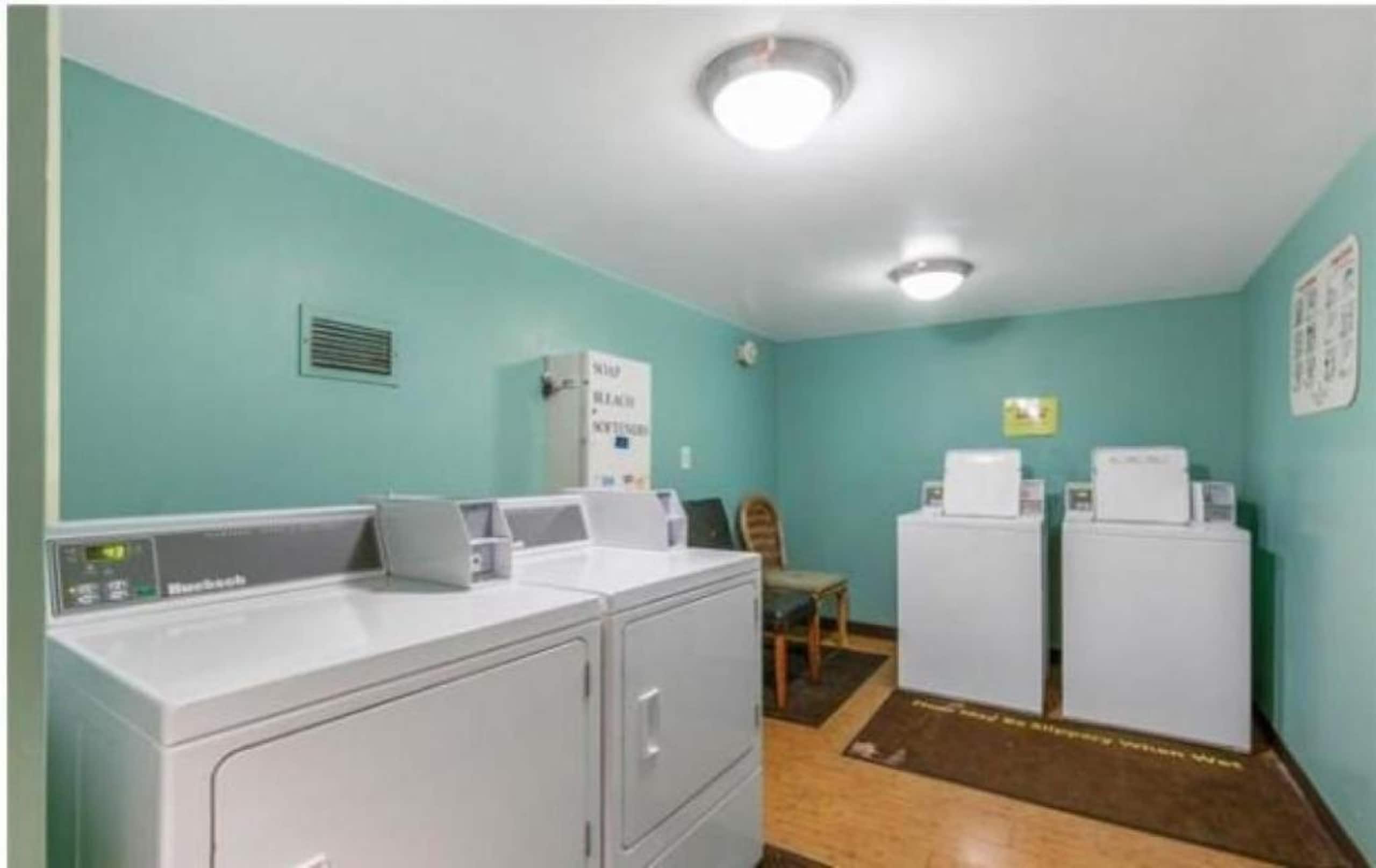 Condo in Honolulu · ★4.78 · 1 bedroom · 2 beds · 1 private bath - Image 8