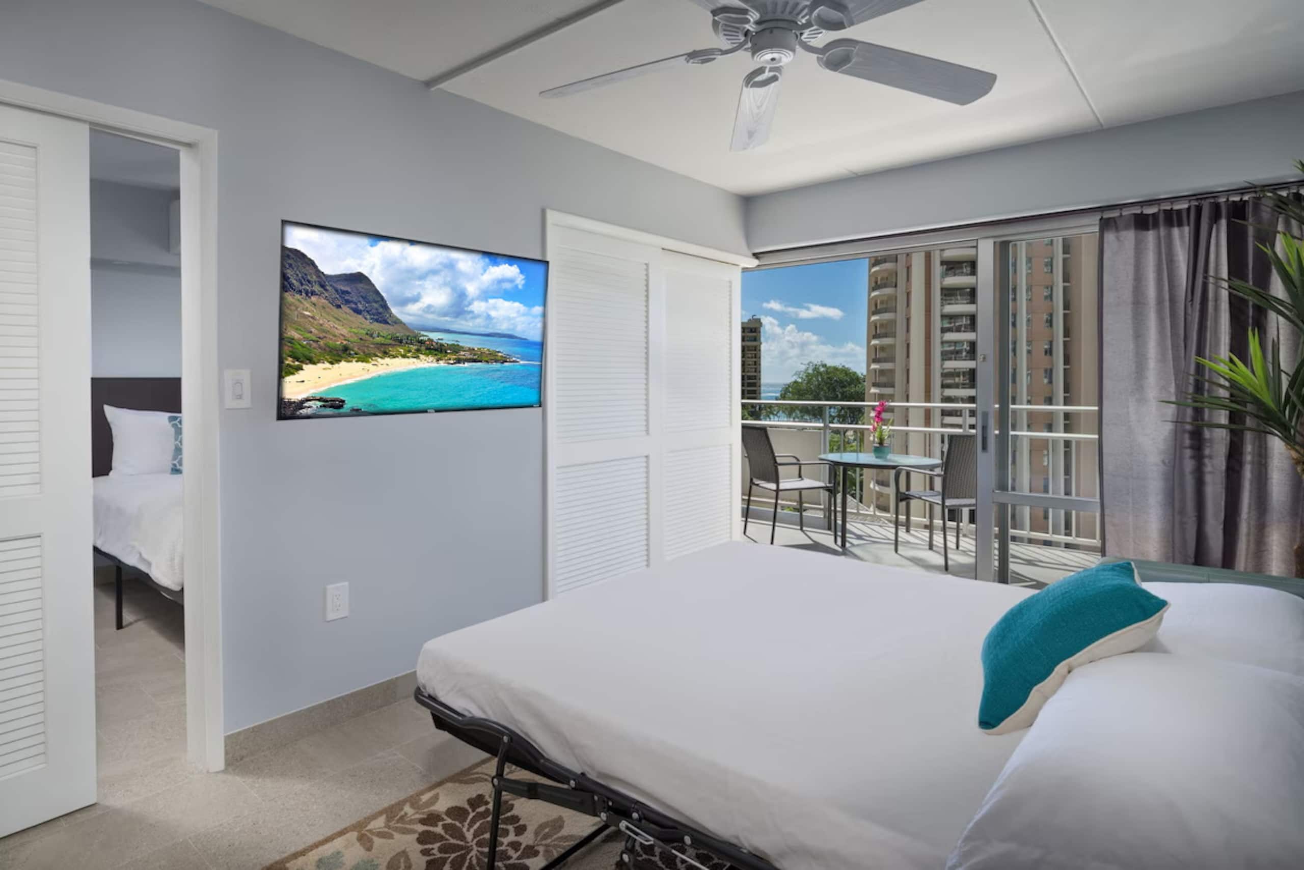 Condo in Honolulu · ★4.78 · 1 bedroom · 2 beds · 1 private bath - Image 6