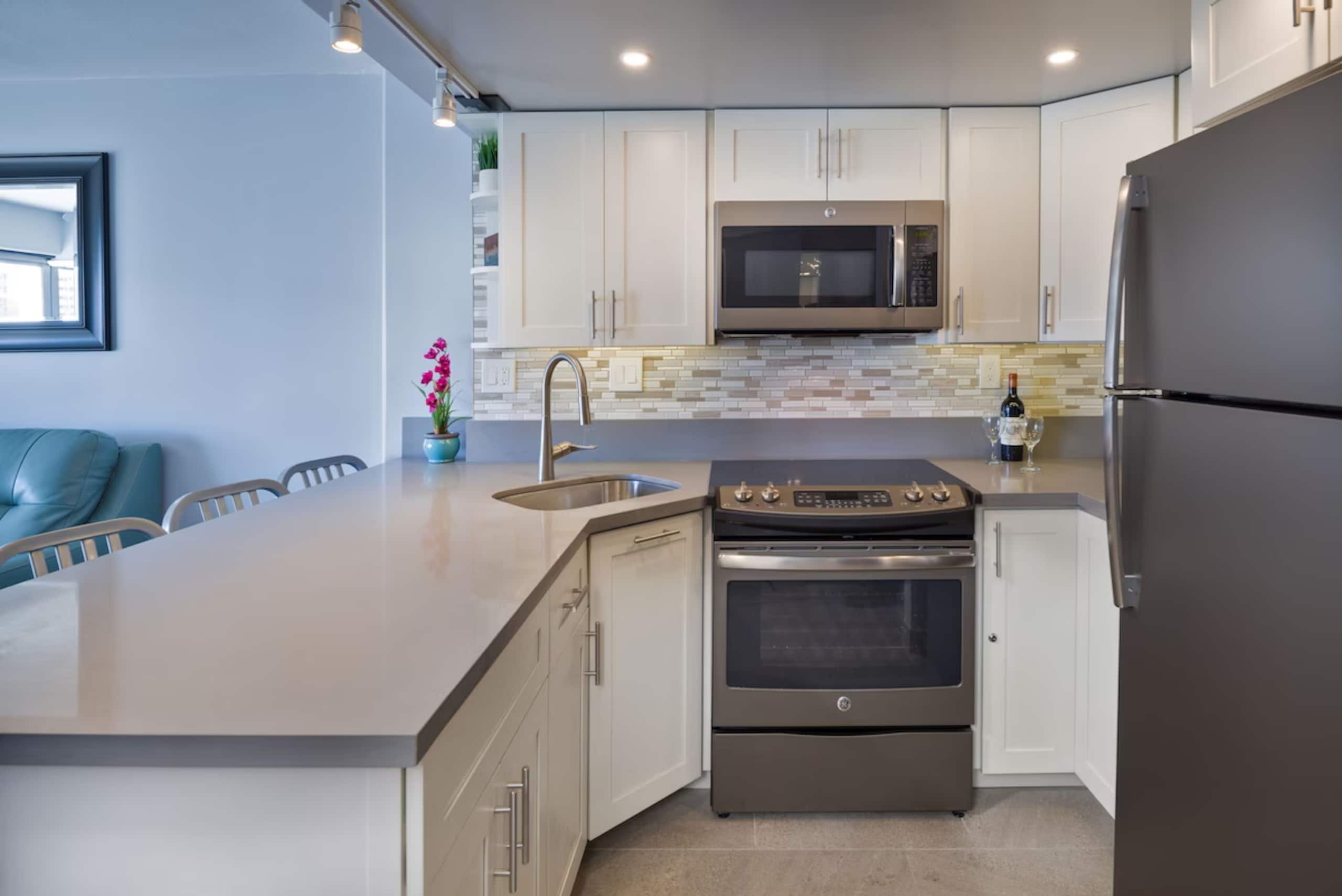 Condo in Honolulu · ★4.78 · 1 bedroom · 2 beds · 1 private bath - Image 4