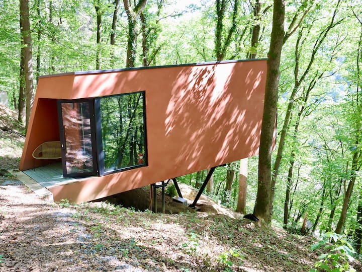 Une Cabane Dans Les Arbres Au Cœur De La Roche - Rendeux