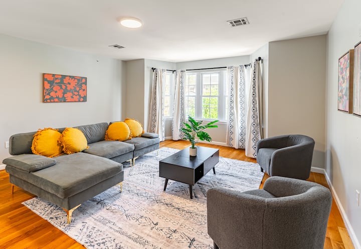 Relax & Recharge In Central Newark |King Bed Haven - Newark, NJ