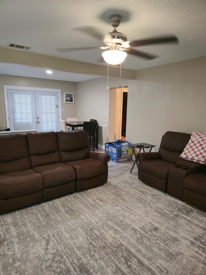 Family Home Near Fort Stewart | Firepit | Sleeps 5 - 하인스빌