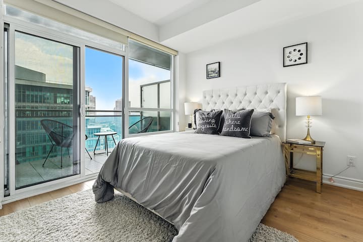 Waterfront Chic Apartment - 密西沙加
