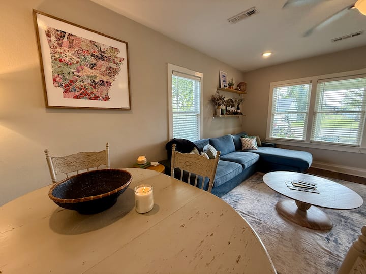 New! Chic Cottage|walk To Dining & Shops| Pets Ok! - Lowell, AR