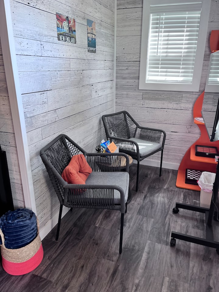 Vibrant Tiny Home Retreat | Creek & Fire Pit - Cape Girardeau, MO