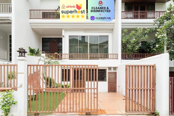 Luxe 7br Villa @ Central Bkk | Ps5, Games, Garden - Bangkok
