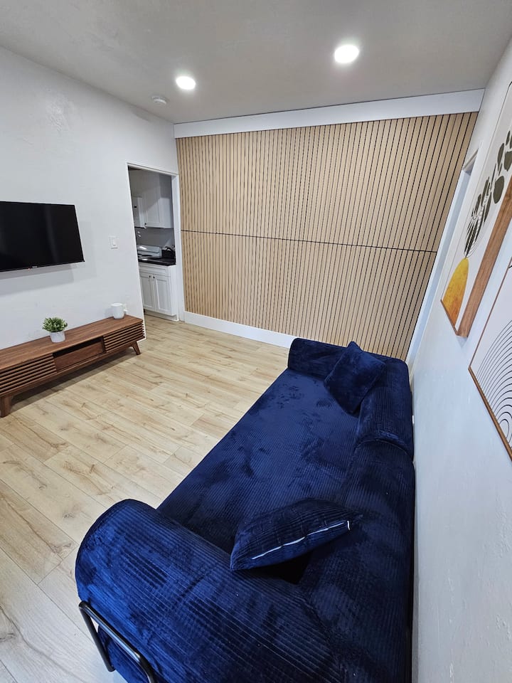 Spacious 1br In North Miami | Near Beach & Dining - Miami Gardens, FL