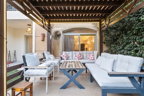 Cozy 2BR w/ Private Garden & Patio – New Cairo
