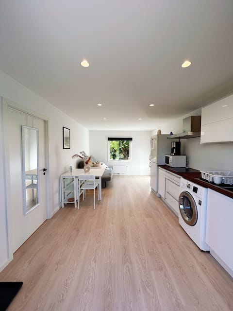 Modern garden villa apartment | Free parking