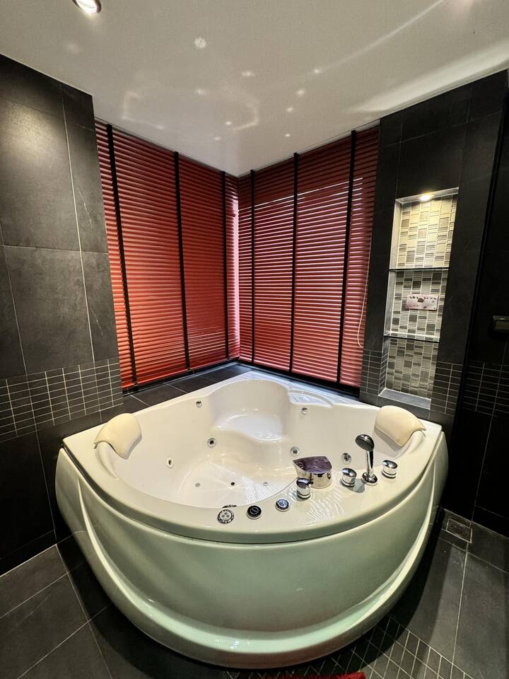 L08 Penthouse Suite, Modern Condo On Bangla Road