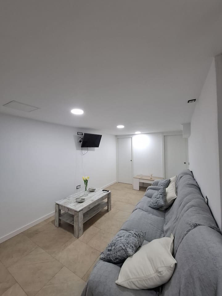 Piso Amplio Y Tranquilo En Málaga/cerca Pta/wifi - Cártama