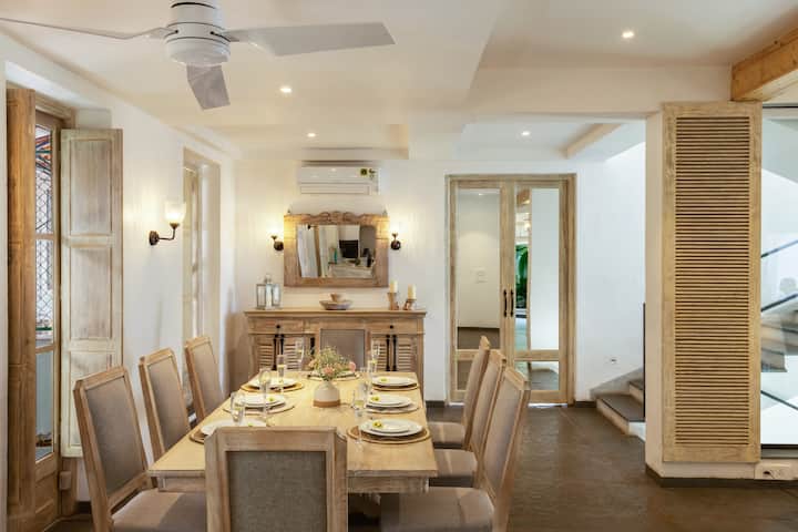 Dining area image 1