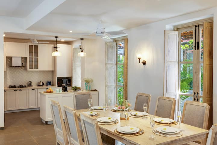 Dining area image 2