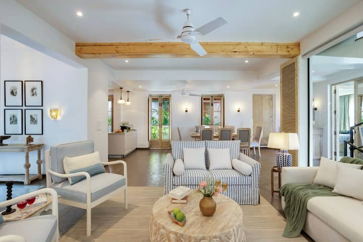 Living room image 4