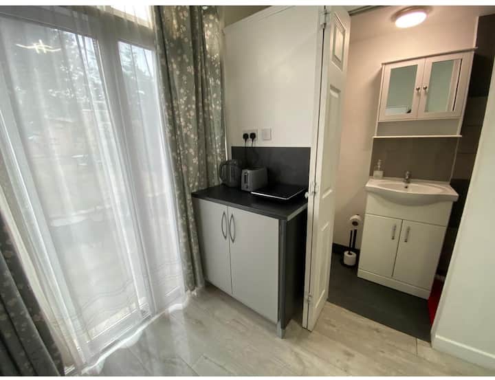 Studio Room Whit Garden View - Dagenham